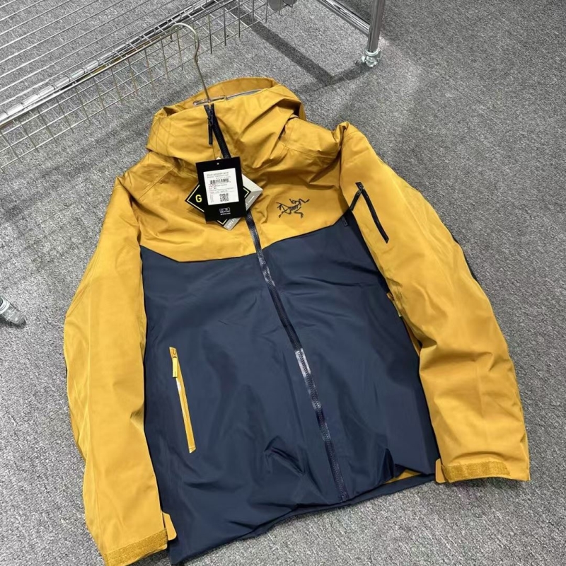 G*u*i down coat